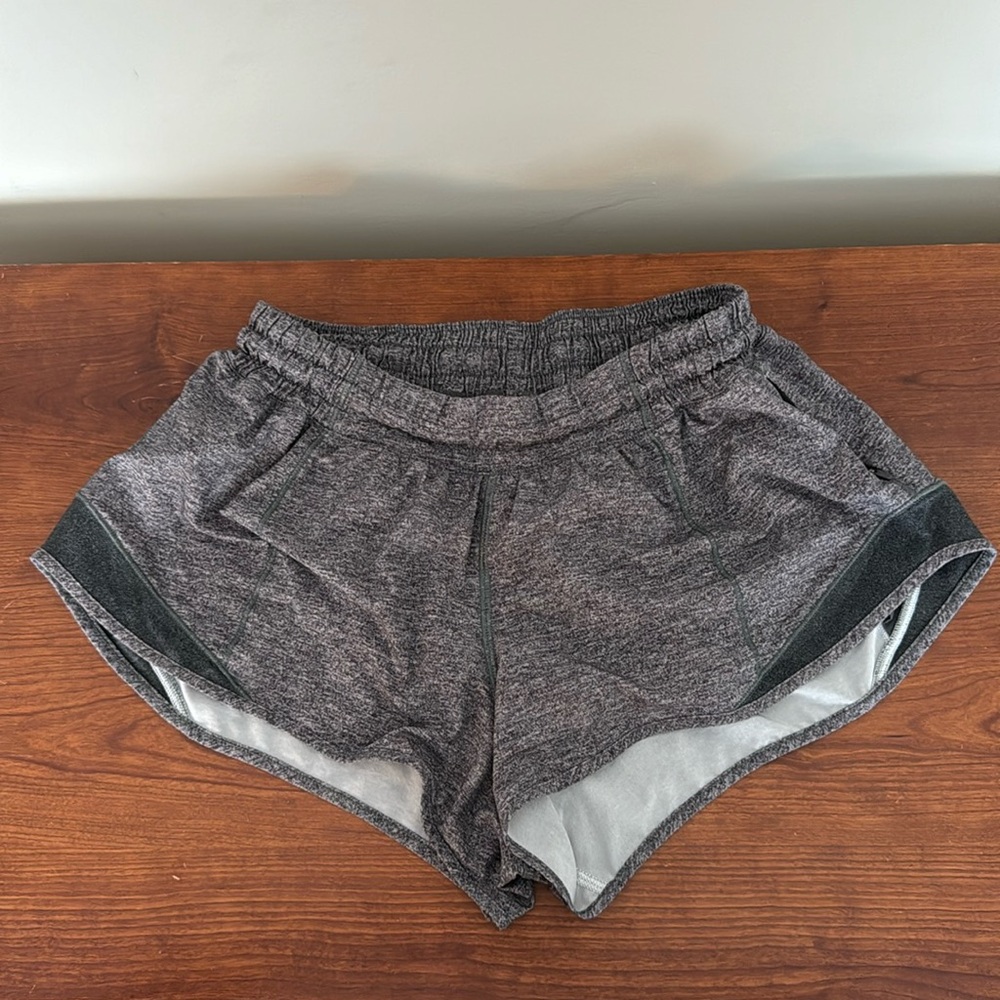 Lululemon Hotty Hot 2.5” grey shorts